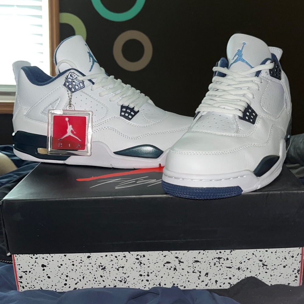 Jordan 4 columbias